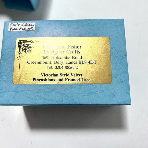 Vintage Katherine Fisher Handmade Embroidered Victorian-style Velvet Pin Cushion - Picture 8 of 12